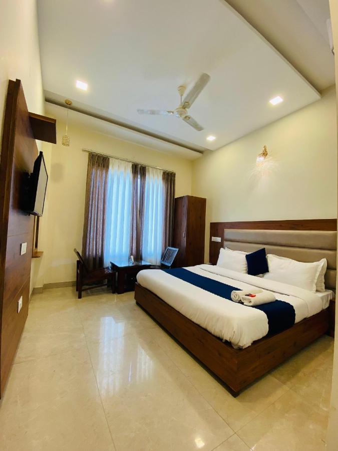 Hotel Woodcrest Zirakpur - Best Family Hotel By - A Unit Of Sidham Group Eksteriør bilde