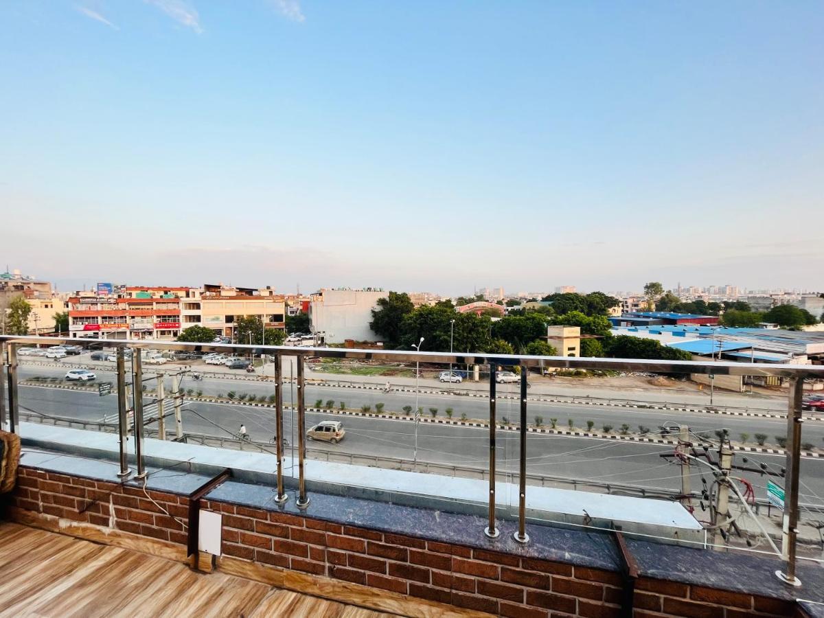 Hotel Woodcrest Zirakpur - Best Family Hotel By - A Unit Of Sidham Group Eksteriør bilde